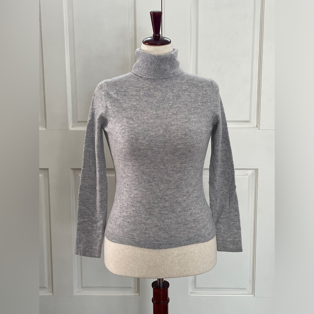 Pure Collection Light Gray Cashmere Sweater